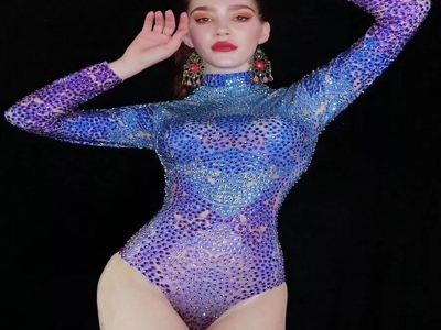 Погрузитесь в элегантность прошлого с нашими винтажными платьями