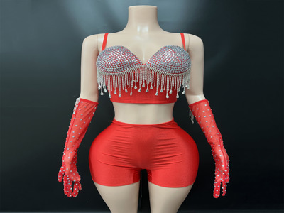 Почему платье с высоким разрезом стало трендом этого сезона